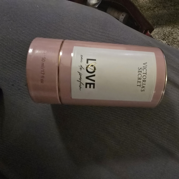 Victoria's Secret Love Fragrance - Soft Pink - Picture 1 of 3